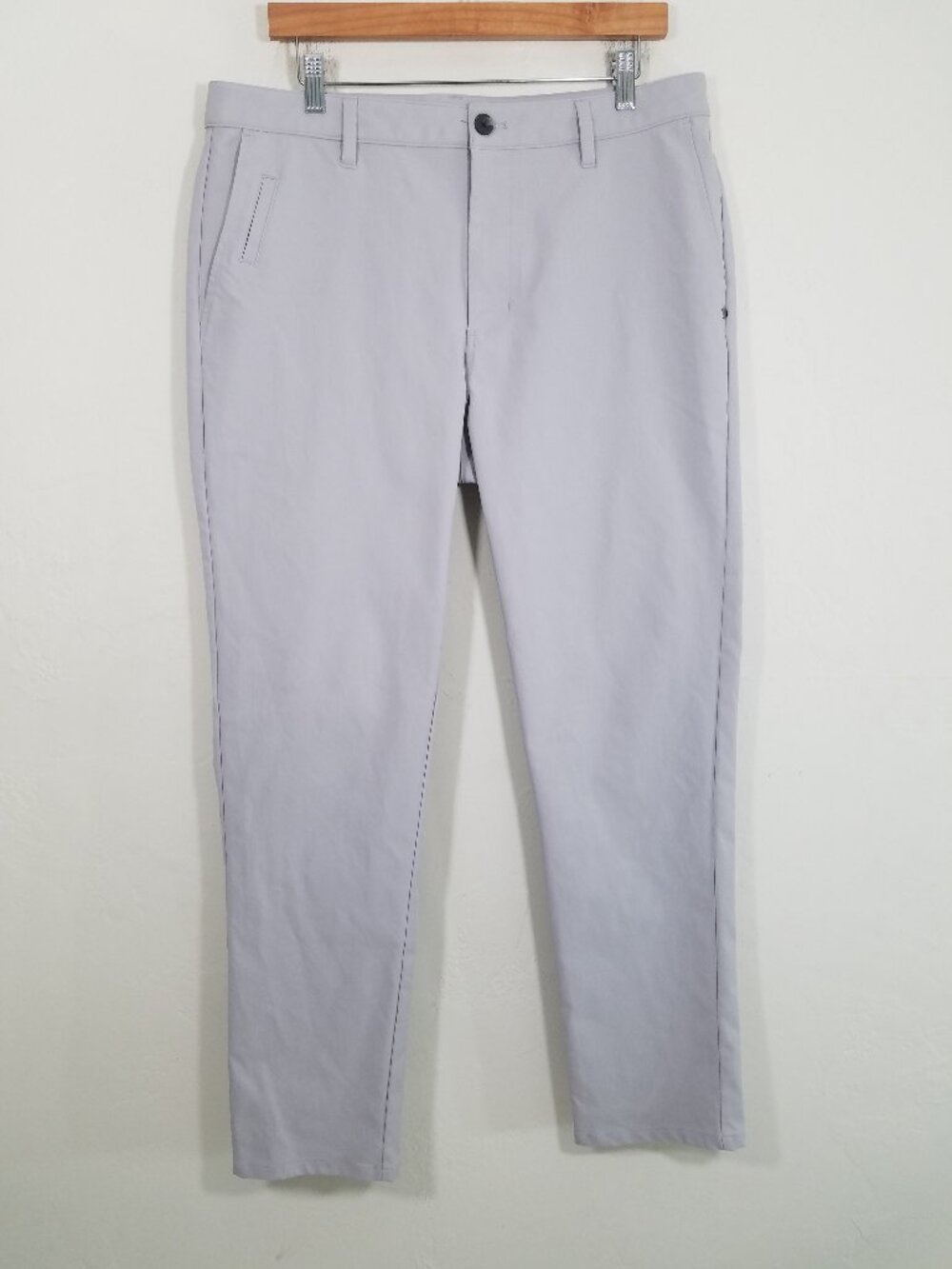 Like New Vuori Men's Pants Gray Size 34